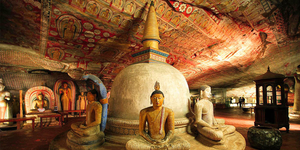 Dambulla Cave Temple interior statues