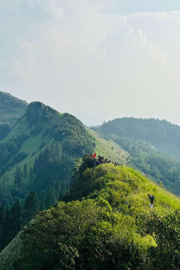 Hiking the Hanthana Mountain Range
