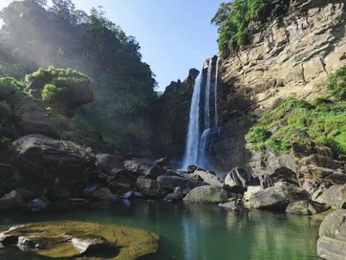 Rope jumping at Laxapana Waterfall