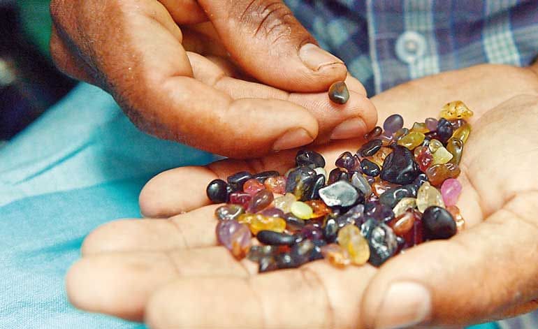 Gemstone workshop at Fairgems School